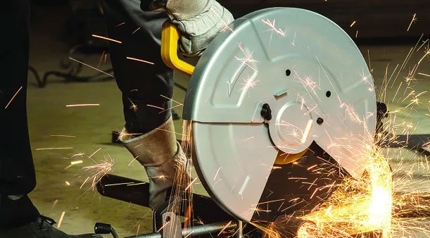 Num quis habet caestus operis commendationem?